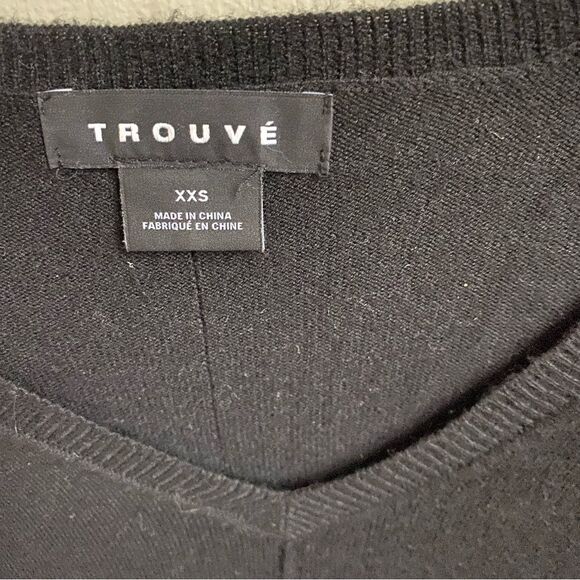 Everyday V-Neck Sweater (Set of 2) - Picture 11 of 12